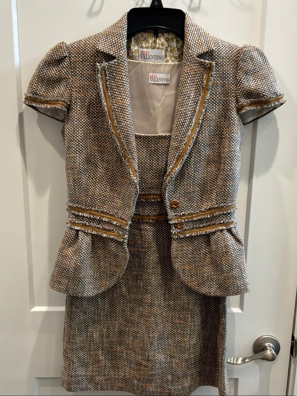 RED Valentino 38 Beige Gold Tweed Peplum Jacket Sheath Dress Italy Classic Set